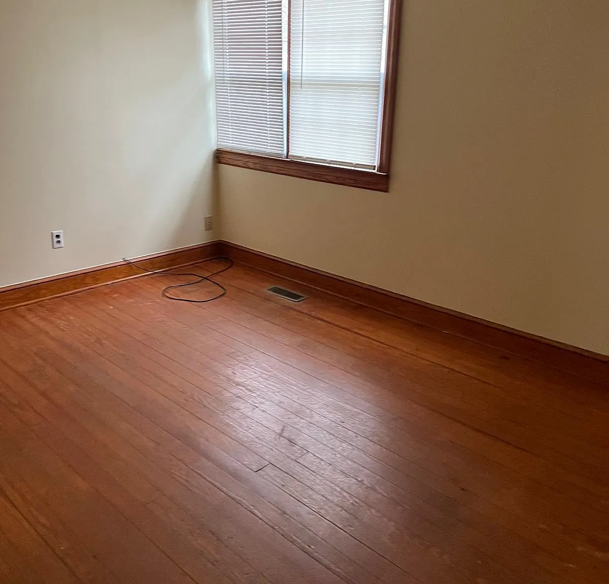 Charming Single Unit Home in Callao, VA - Available 10/03, $1600 — Photo 3