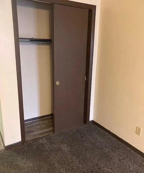 138 Eastwood Dr — Photo 2