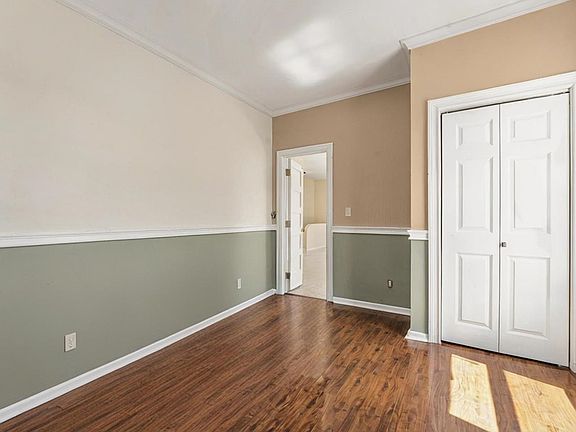 4th image of 1465 Mayflower Ave