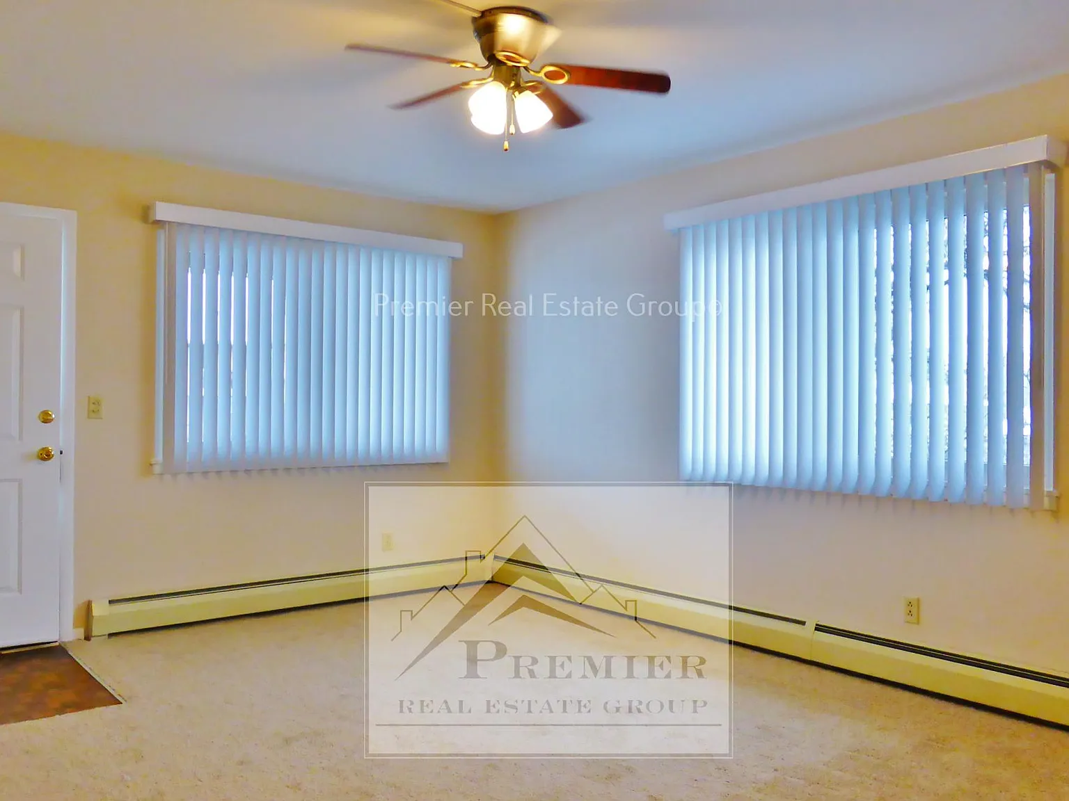 1466 Hathaway Dr — Photo 3