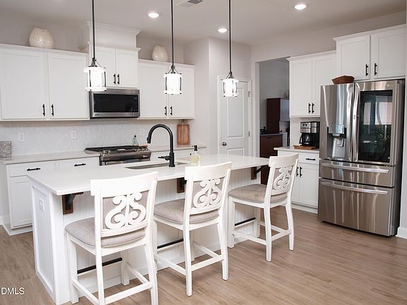 4th image of 624 Marion Hills Way