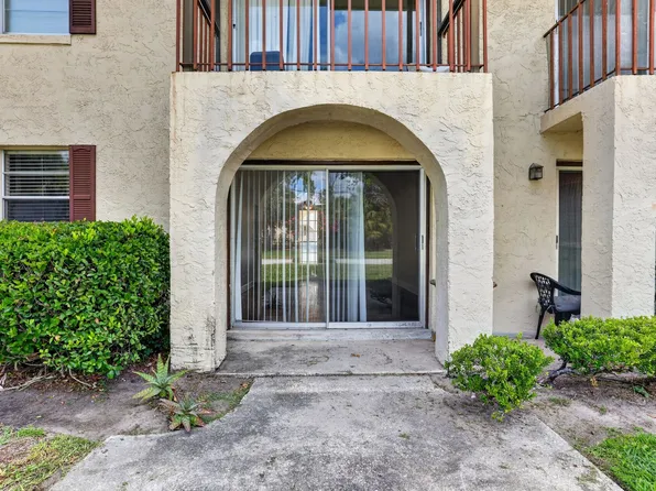 1757 El Camino Rd APT 4, Jacksonville, FL 32216