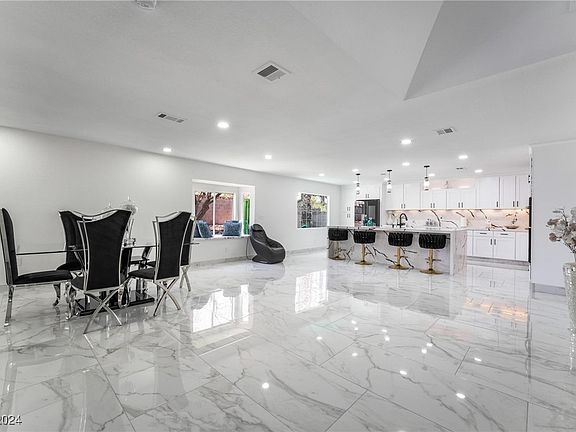 5th image of 782 Santree Cir