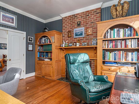 3rd image of 406 Johnsfield Rd