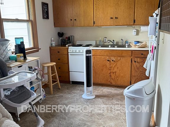 4th image of 218 E Lima St #218