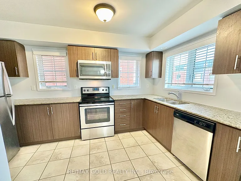 2476 Post Rd #11 — Photo 10