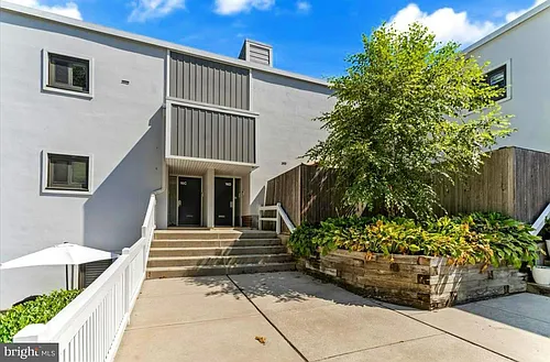 1750 Oakwood Ter #16C Photo 1