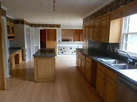 5th image of 140 Amsterdam Dr