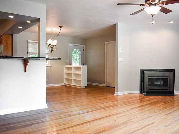 3rd image of 3126 Hillcrest Dr