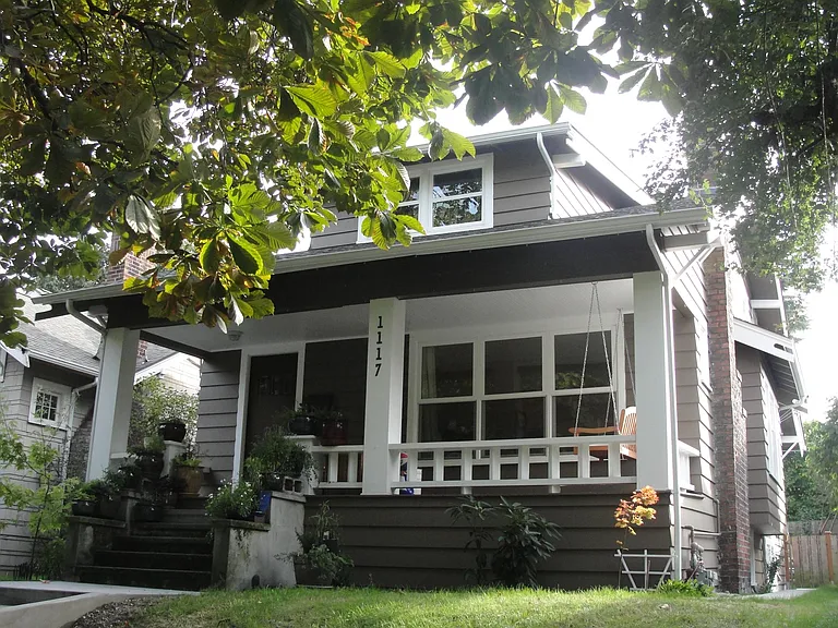 1117 NE Ravenna Blvd — Photo 1