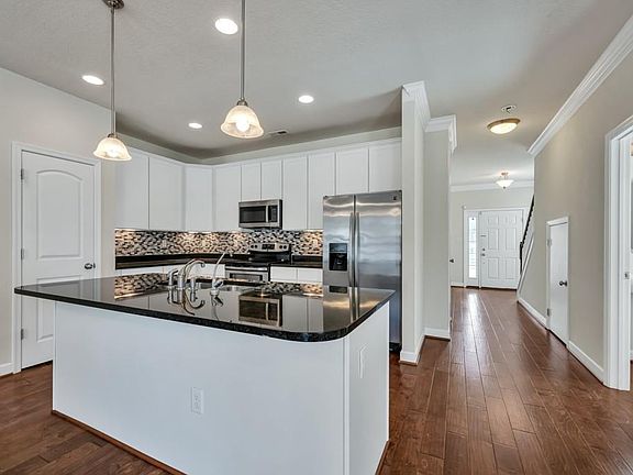 4th image of 816 Haversham Close #19