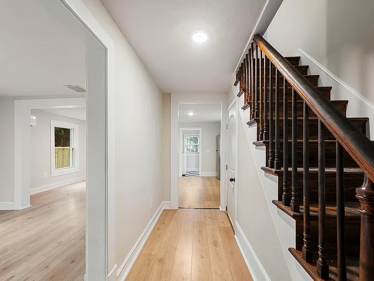 553 Highland Ave — Photo 2