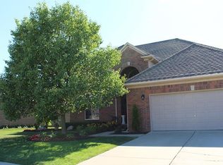 55097 Fallbrooke Dr, Macomb, MI 48042