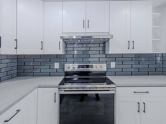 2nd image of 124 El Camino Real APT 1