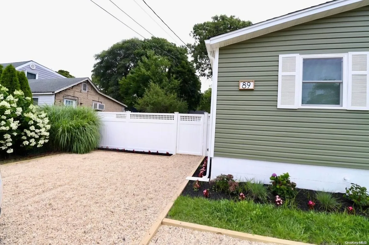 Building Photo - 89 Lynbrook Dr