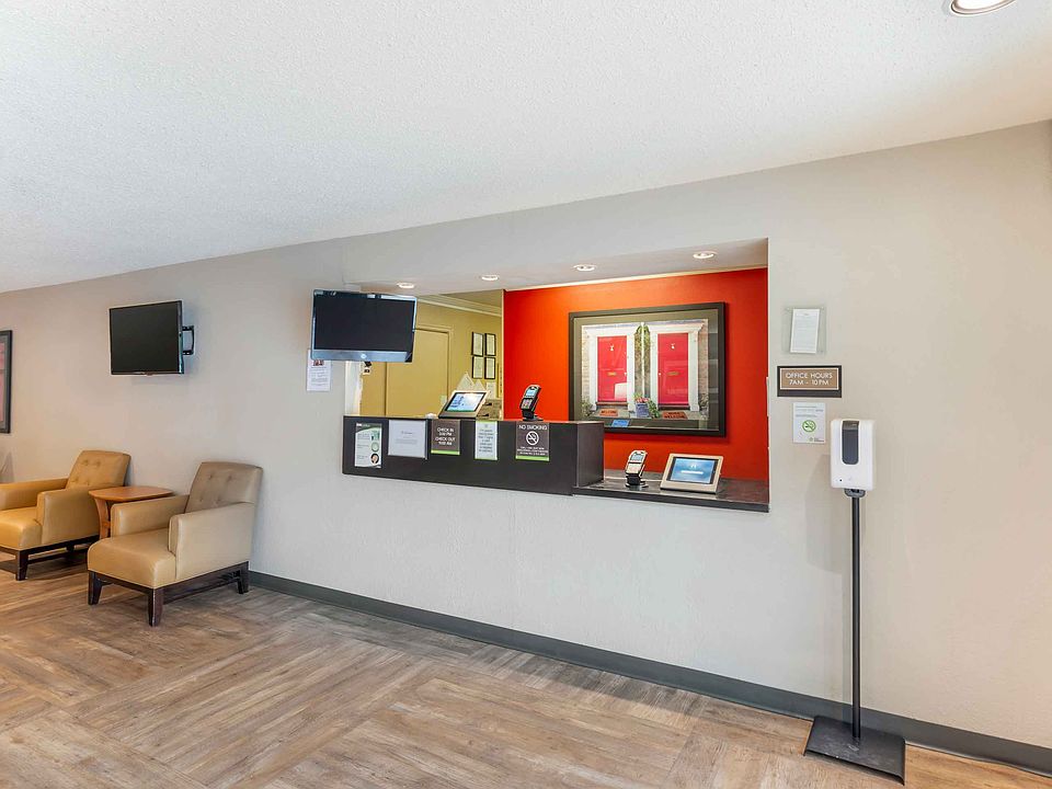 Lobby and Guest Check-in