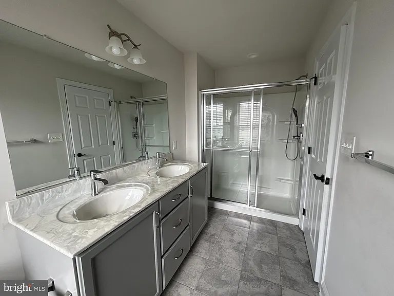 512 Lewis St — Photo 57