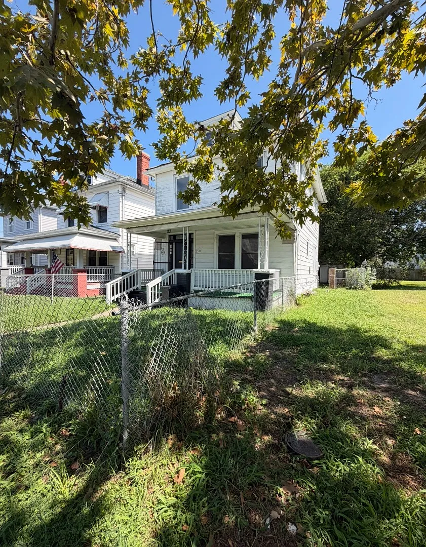 2510 Marshall Ave — Photo 1