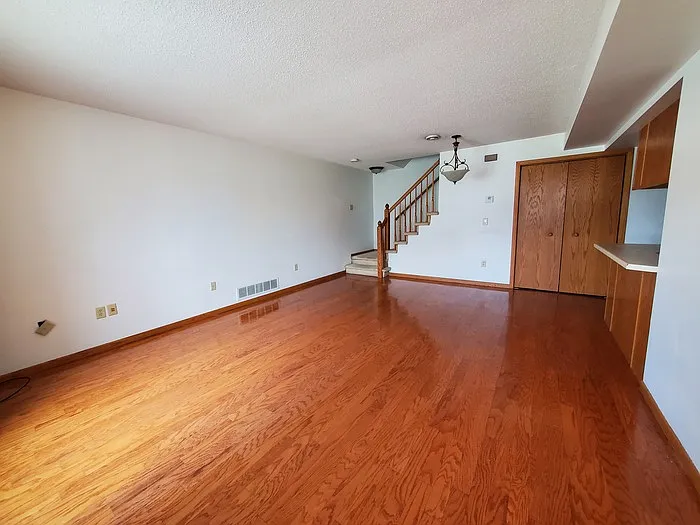 2 bed, 1.5 bath, 1062 sqft, $1,350 — Photo 2