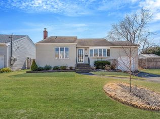 2 Lewis Cir, Babylon, NY 11702