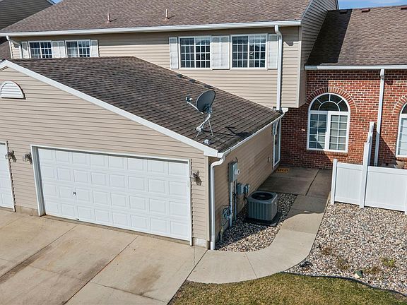 4th image of 1012 Larkspur Ln