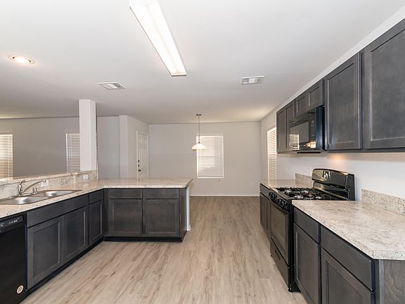 3rd image of 8627 Middleton Oaks Cir
