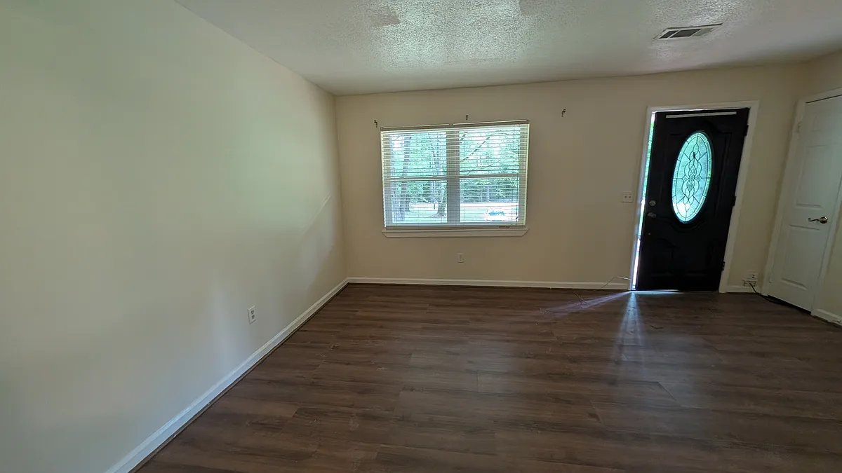 Building Photo - 5587 McWaine Dr