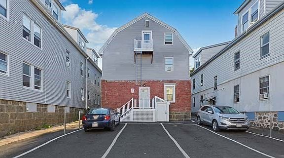 4th image of 39 Salem St
