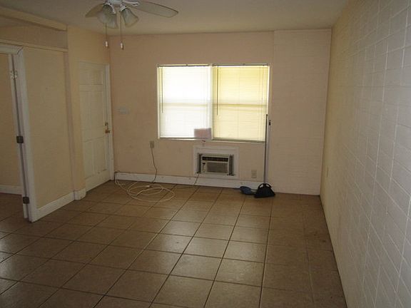 4th image of 978 42nd St