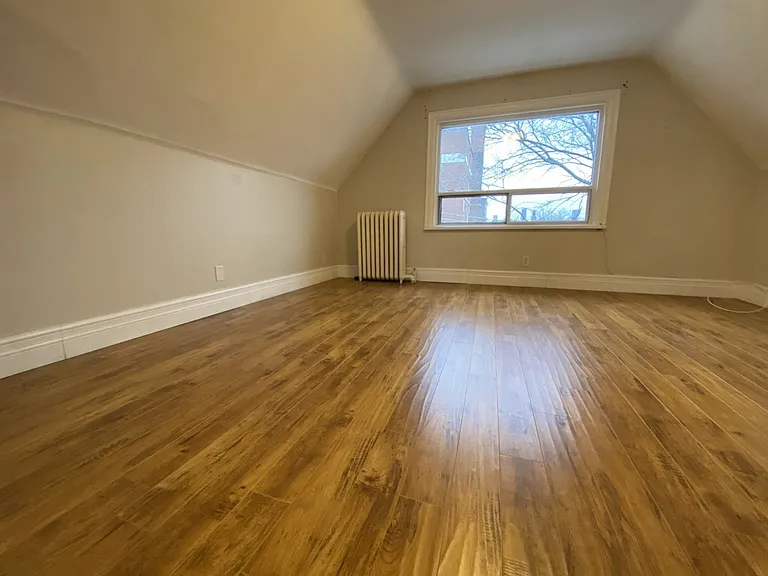 412 Dovercourt Rd #UPPER — Photo 12