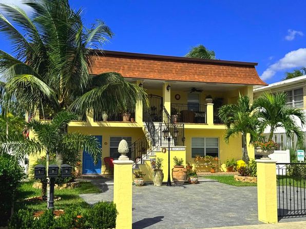 121 S Lakeside Dr APT 2