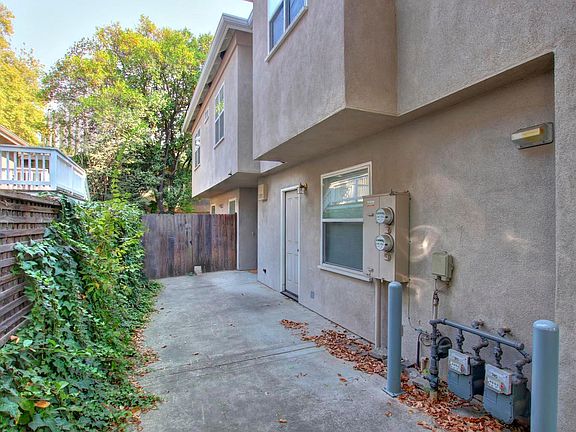 3rd image of 703 26th St