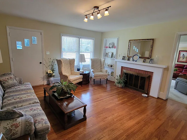 218 Wilmot Dr — Photo 12