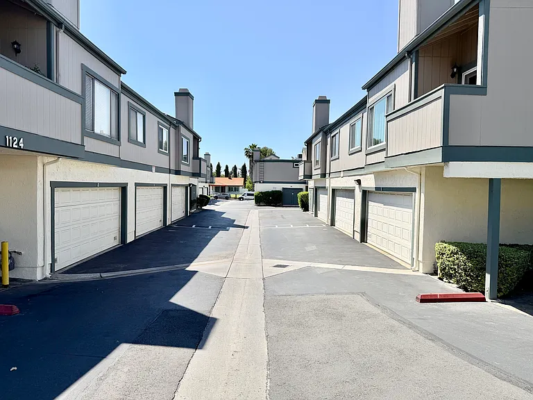 1114 Cleghorn Dr #E — Photo 20