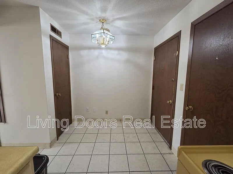 1 bed, 1.0 bath, 555 sqft, $725 — Photo 3