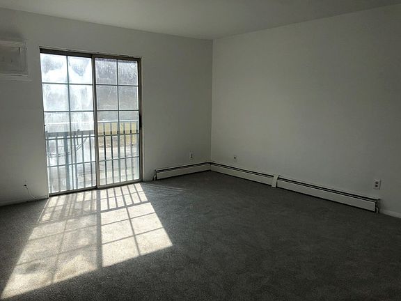 Forgegate lvg rm floor.jpg
