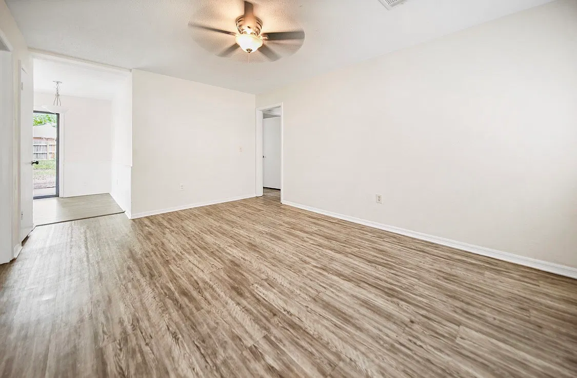 3 bed, 929 sqft, $1,400 — Photo 2
