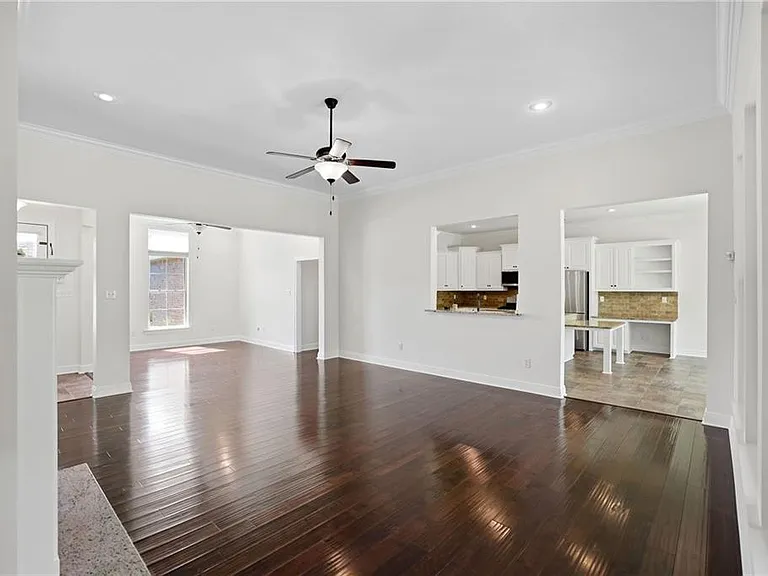 8929 Greenleaves Dr — Photo 5