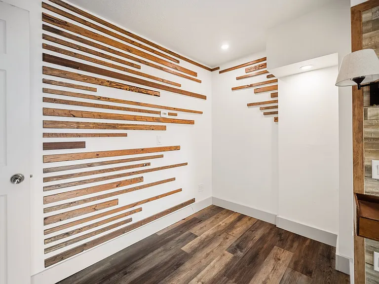 5703 N Regal St — Photo 12
