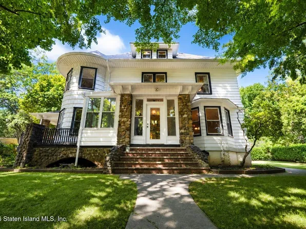 150 Douglas Rd, Staten Island, NY 10304