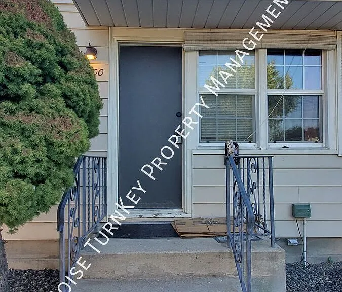 3700 W Pershing Dr — Photo 3