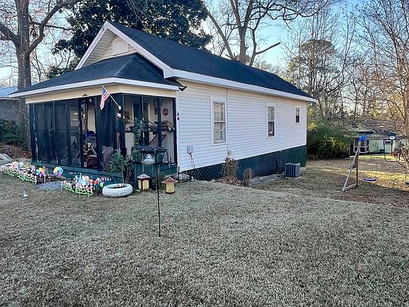 2nd image of 432 Woodlawn Ave