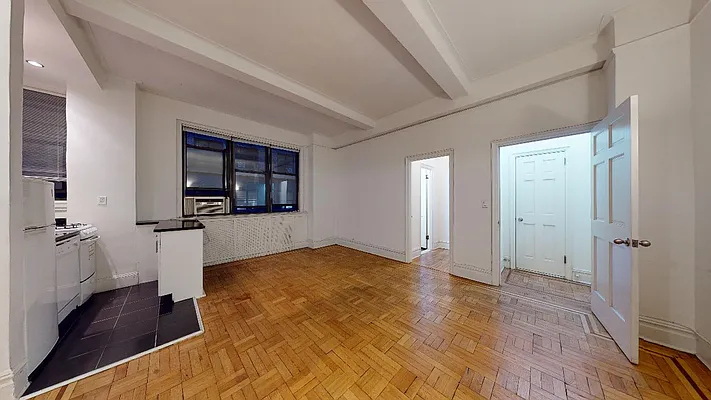 Rented by Bond New York | media 8