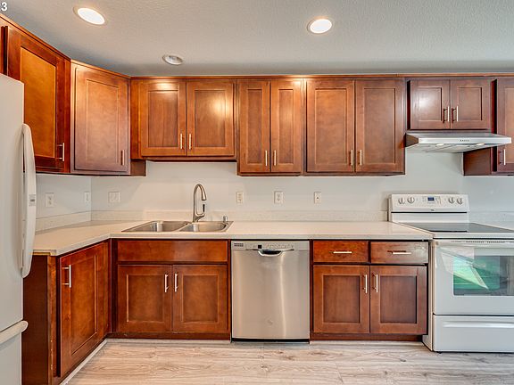 3rd image of 6117 NE 33rd Cir