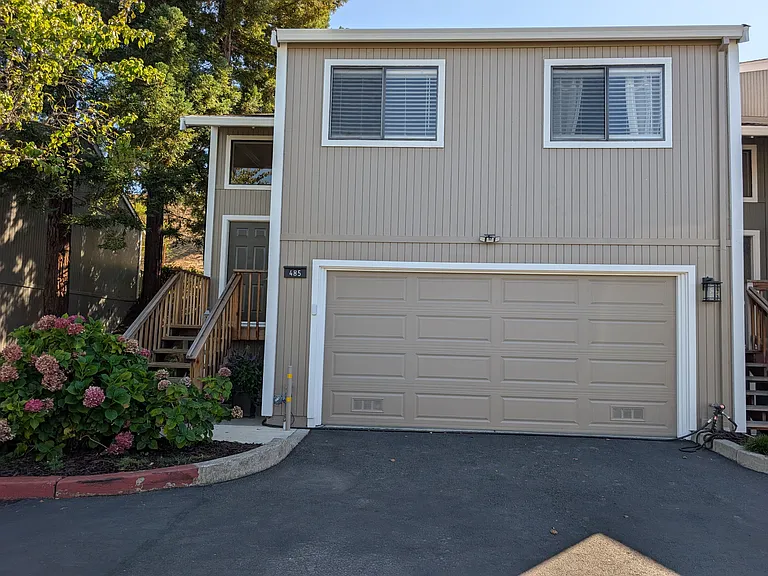 485 Camelback Rd — Photo 2