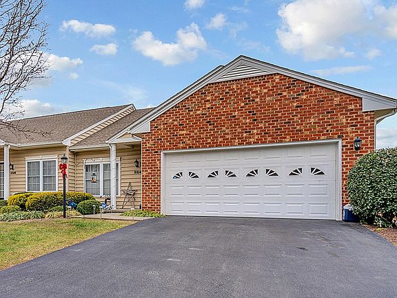 4th image of 5514 S Village Dr