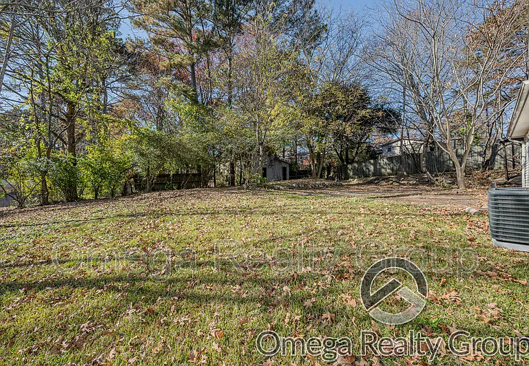 504 Roselle Ln — Photo 32
