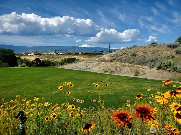 844 N Manchester Place, East Wenatchee, WA 98802