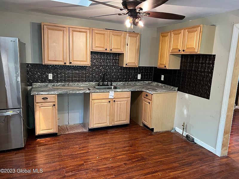 4th image of 100 Dimmick Road