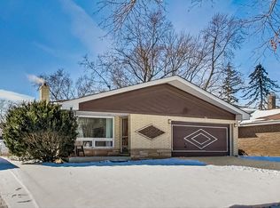 378 W Commonwealth Ln, Elmhurst, IL 60126